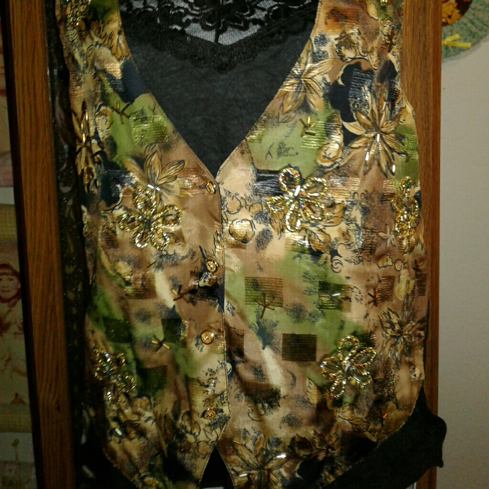 NWOT Ladies Festive Vest